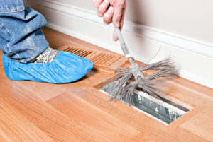 Loosen dust in air ducts